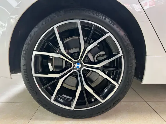 BMW 5 Series — Фото автомобиля 29