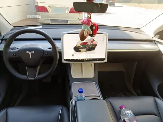 Tesla Model Y — Фото автомобиля 5