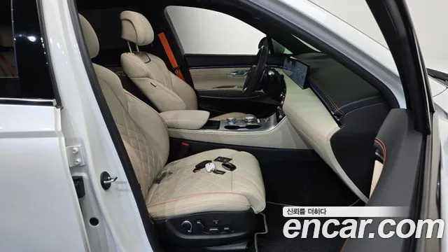 Genesis GV70 — Фото автомобиля 16