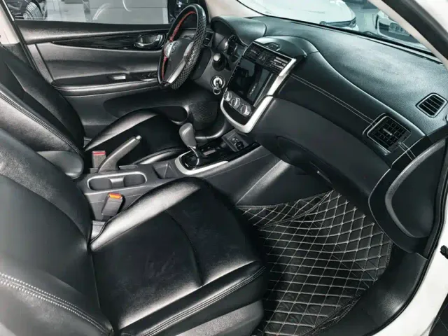 Nissan Tiida — Фото автомобиля 18