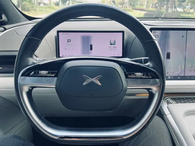 Xpeng G9 — Фото автомобиля 12