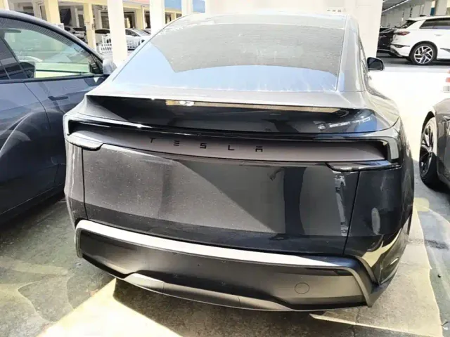 Tesla Model Y — Фото автомобиля 5