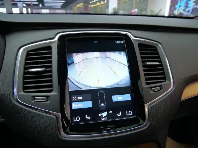 Volvo XC90 — Фото автомобиля 18