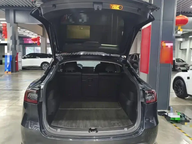 Tesla Model Y — Фото автомобиля 18