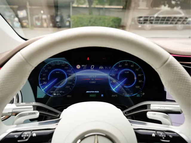 Mercedes-Benz EQS AMG — Фото автомобиля 9