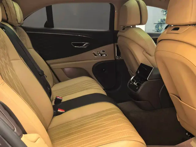 Bentley Flying Spur — Фото автомобиля 17