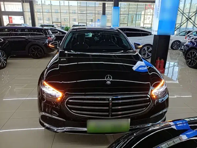 Mercedes-Benz E-Class — Фото автомобиля 2