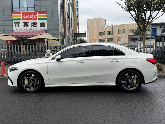 Mercedes-Benz A-Class — Фото автомобиля 3