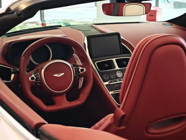 Aston Martin DB11 — Фото автомобиля 9