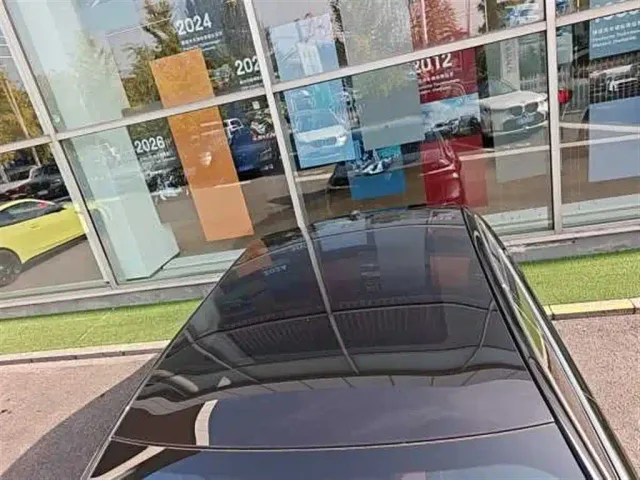 BMW i7 — Фото автомобиля 11