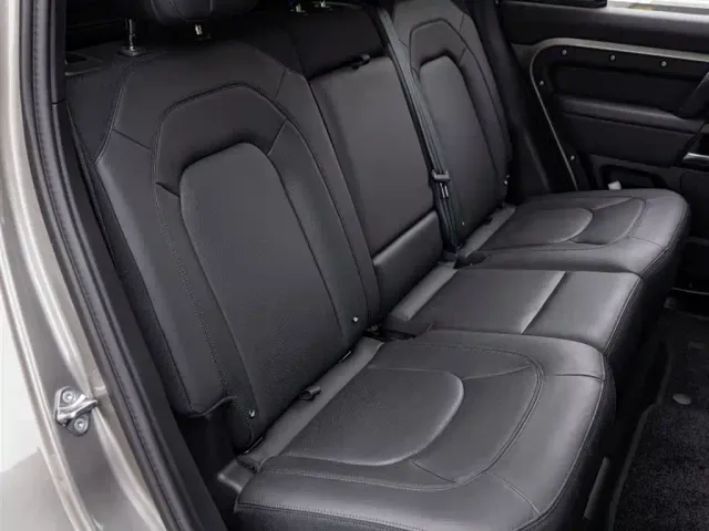 Land Rover Defender — Фото автомобиля 20