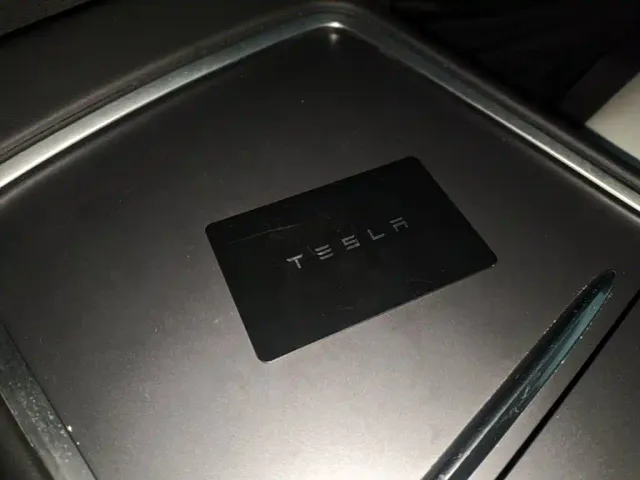 Tesla Model Y — Фото автомобиля 8