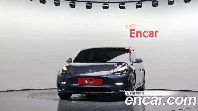 Tesla Model 3 — Фото автомобиля 3