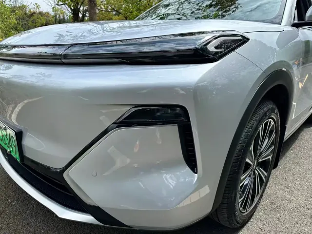 Geely Galaxy Starship 7 EM-i — Фото автомобиля 24