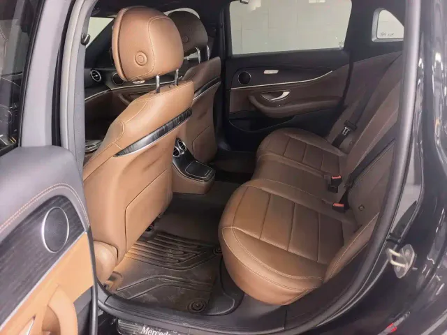 Mercedes-Benz E-Class — Фото автомобиля 5