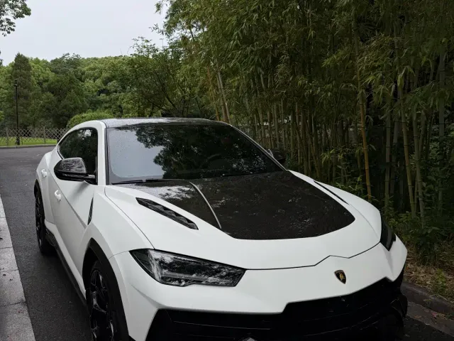 Lamborghini Urus — Фото автомобиля 3