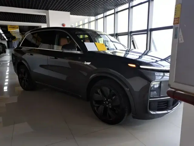 Li Auto L8 — Фото автомобиля 3