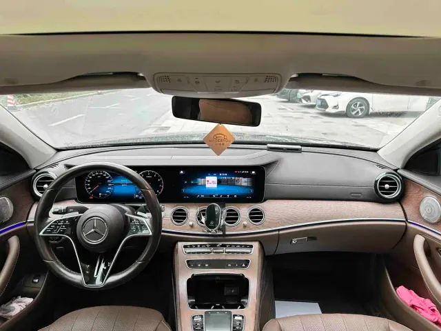Mercedes-Benz E-Class — Фото автомобиля 7