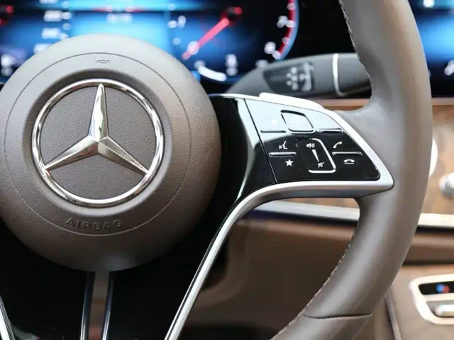 Mercedes-Benz E-Class — Фото автомобиля 17