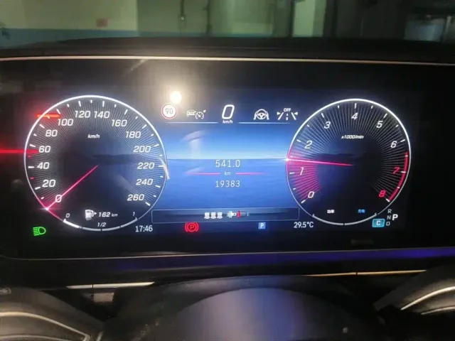 Mercedes-Benz GLE-Class — Фото автомобиля 15