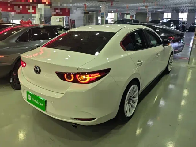 Mazda Axela — Фото автомобиля 6