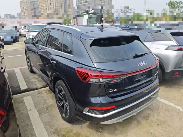 Audi Q4 e-tron — Фото автомобиля 4