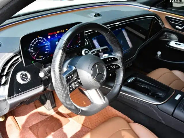 Mercedes-Benz E-Class — Фото автомобиля 12