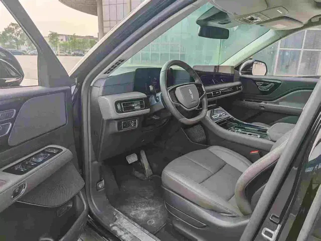 Lincoln Aviator — Фото автомобиля 5
