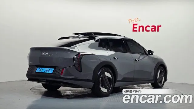 Kia EV4 — Фото автомобиля 2