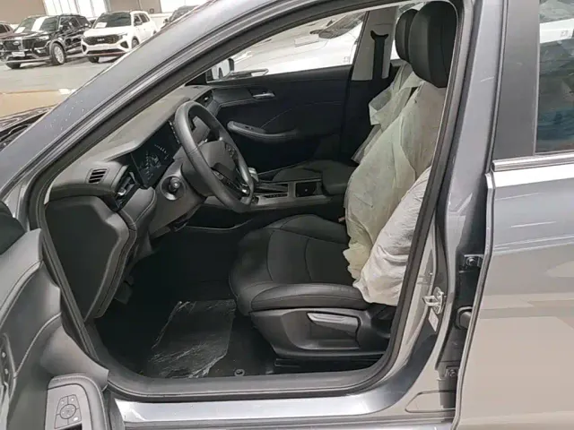 Roewe i5 — Фото автомобиля 14