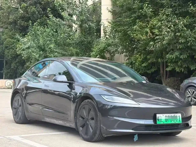 Tesla Model 3 — Фото автомобиля 3