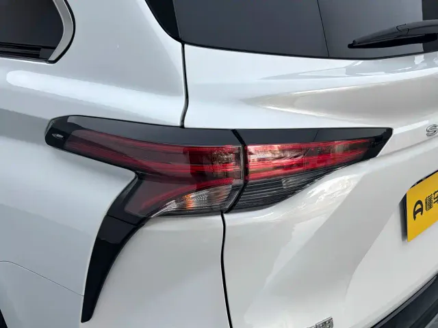 Toyota Sienna — Фото автомобиля 8