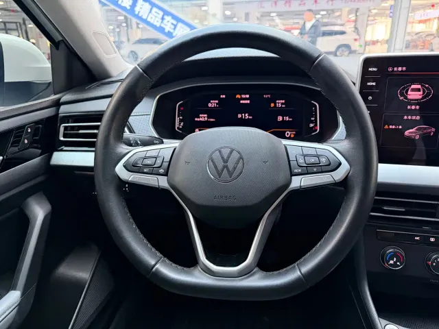 Volkswagen Lavida — Фото автомобиля 11
