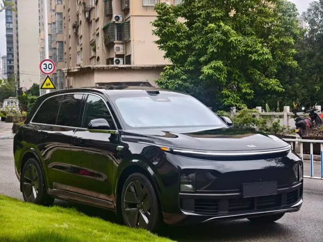 Li Auto L8 — Фото автомобиля 3