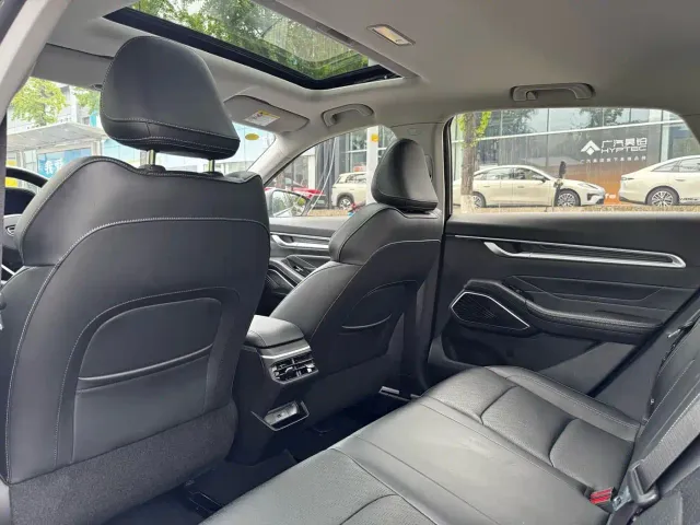 Geely Emgrand — Фото автомобиля 6