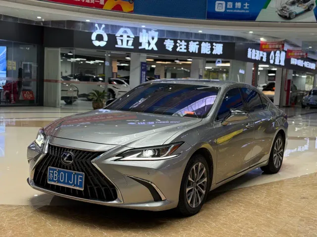 Lexus Lexus ES 2022 300h Excellence Edition — Фото автомобиля 3