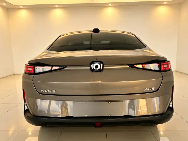 Changan Qiyuan A05 — Фото автомобиля 5
