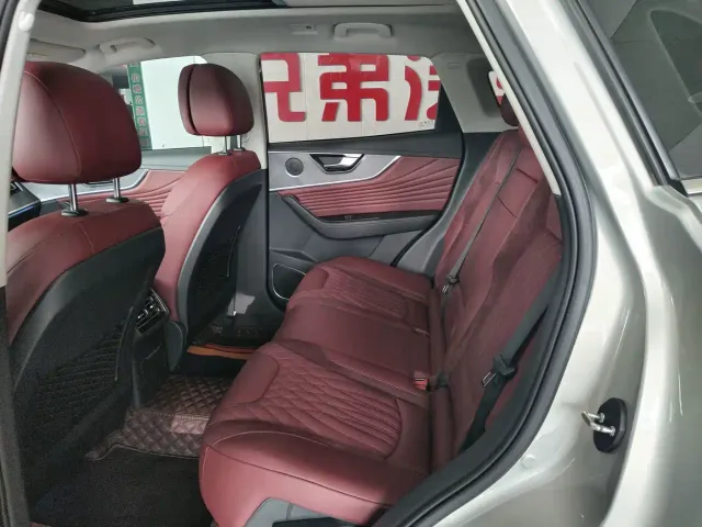 Hongqi HS5 — Фото автомобиля 6