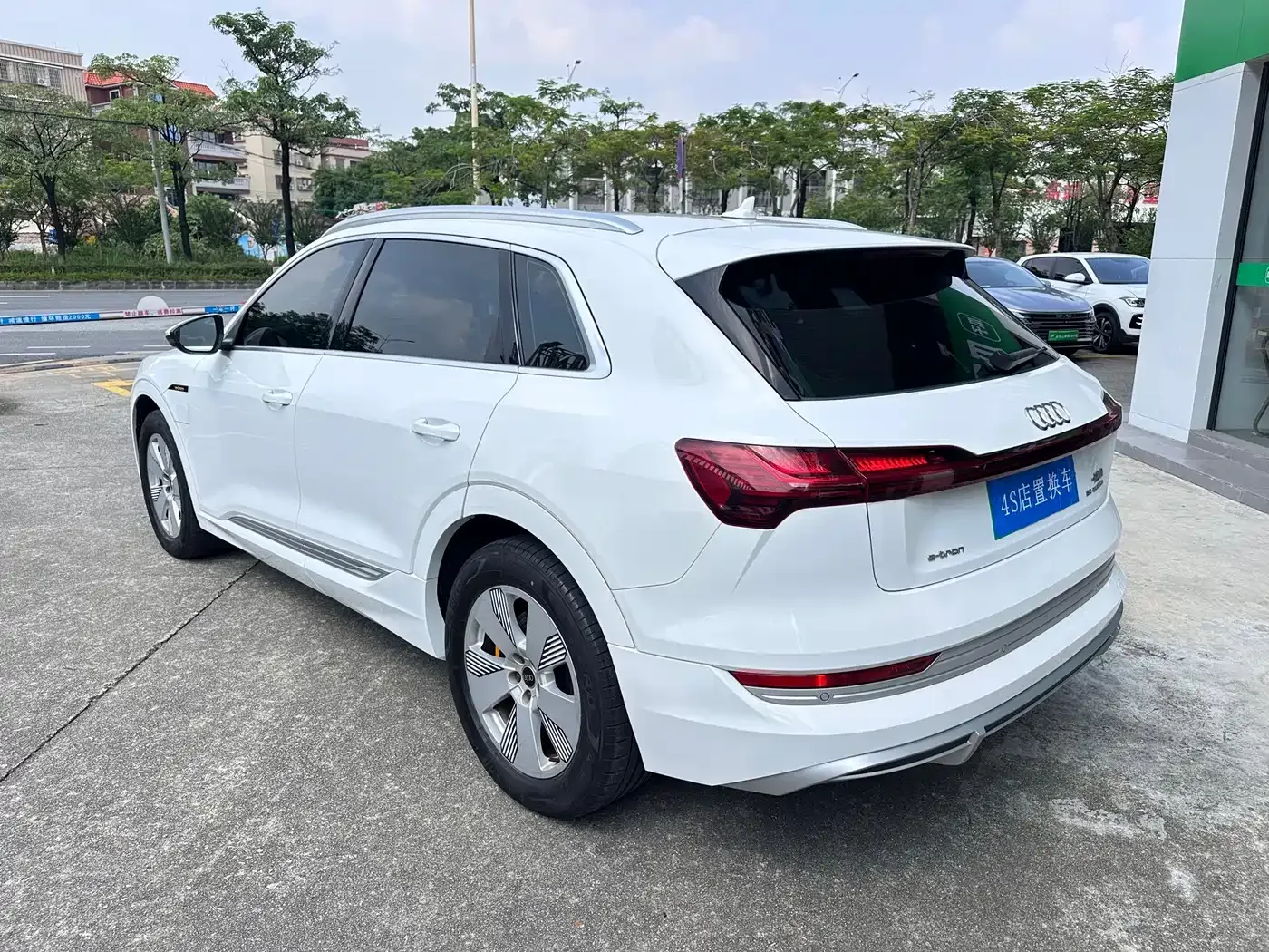 Audi Audi e-tron 2021 50 quattro Luxury — Фото автомобиля 4