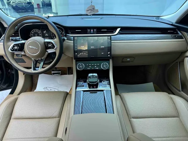 Jaguar XFL — Фото автомобиля 12