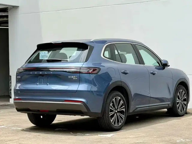 Geely Galaxy Starship 7 EM-i — Фото автомобиля 6