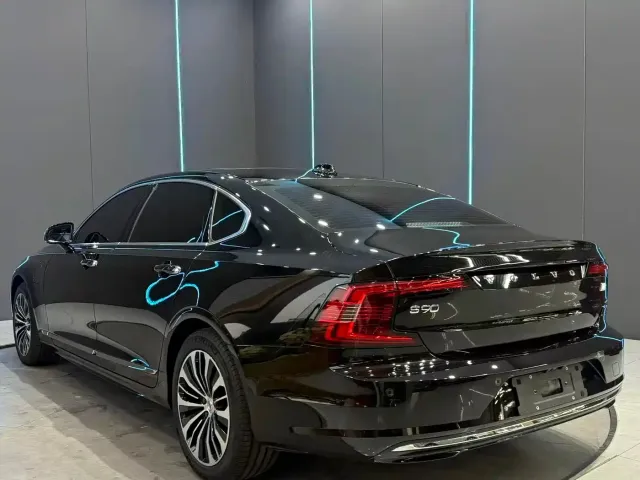 Volvo S90 — Фото автомобиля 8