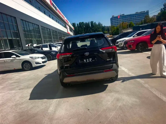 Toyota RAV4 — Фото автомобиля 9
