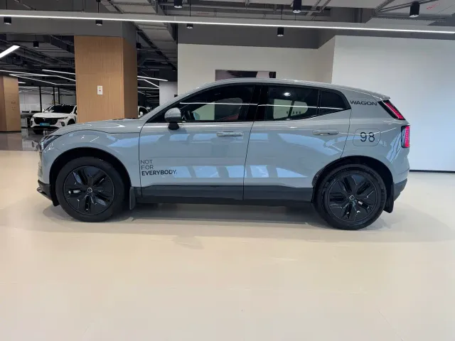 Volvo EX30 — Фото автомобиля 3