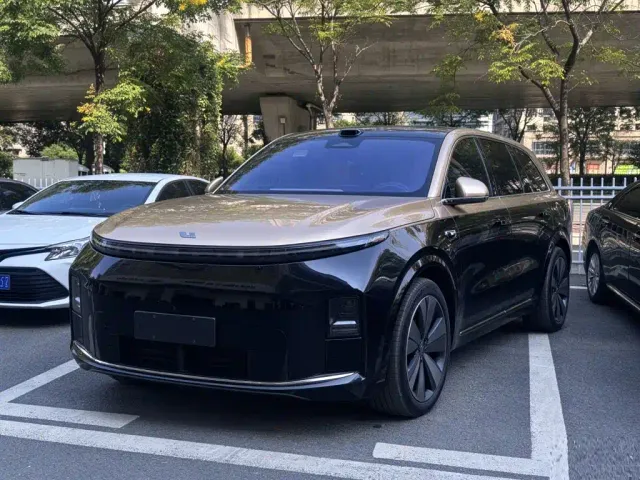 Li Auto L9 — Фото автомобиля 2