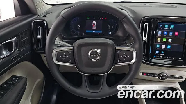 Volvo XC40 — Фото автомобиля 13