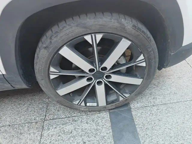 Geely ICON — Фото автомобиля 24