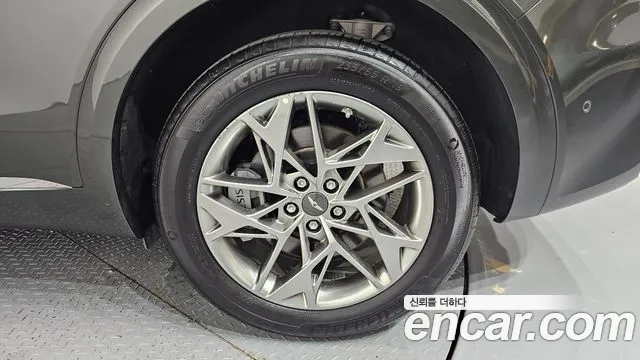 Genesis GV70 2.5T Бензин 2WD — Фото автомобиля 20