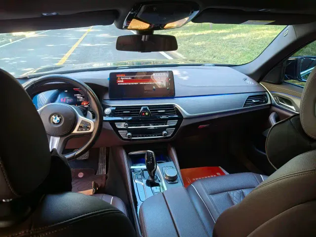 BMW 5 Series — Фото автомобиля 9