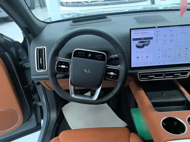 Li Auto L7 — Фото автомобиля 10
